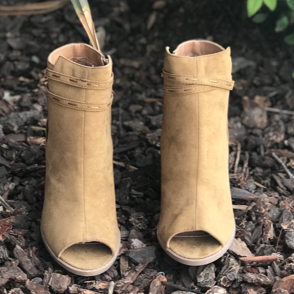 Moss tassel wrapped peep toe suede booties - Picture 2 of 4